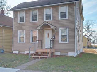1235 W 6th St, Davenport, IA 52802
