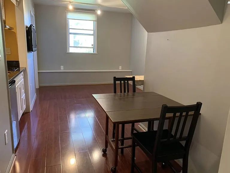 1226 Bowdoin St — Photo 6