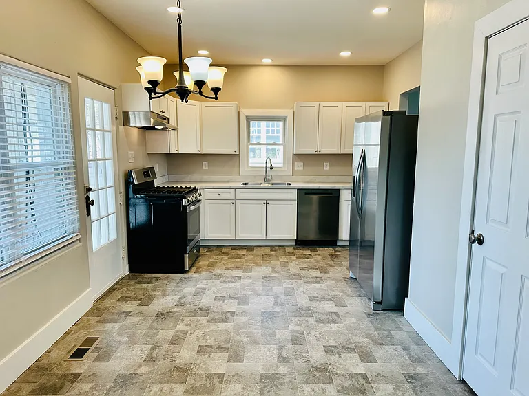 2829 E Main St — Photo 6