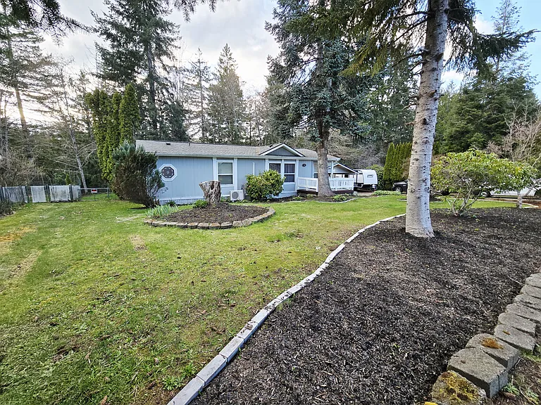 140 SE Fuchsia Ave — Photo 4