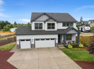 864 E McKinley St, Carlton, OR