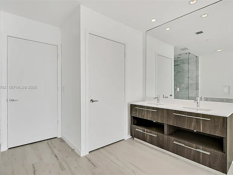 480 NE 31st St #904 — Photo 19