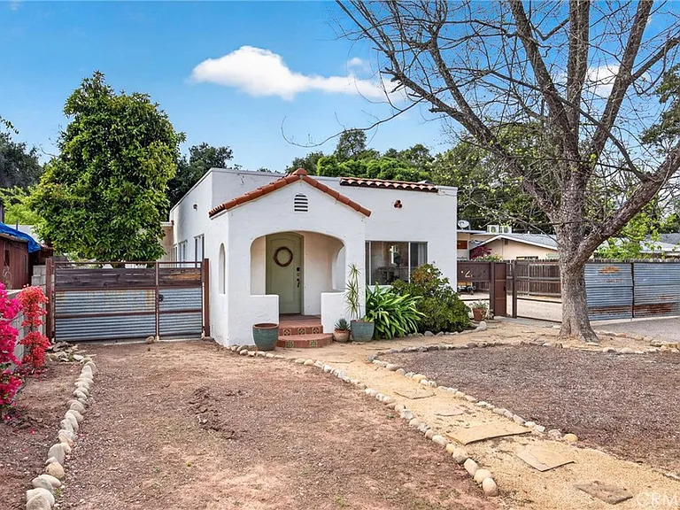 223 N Padre Juan Ave — Photo 1