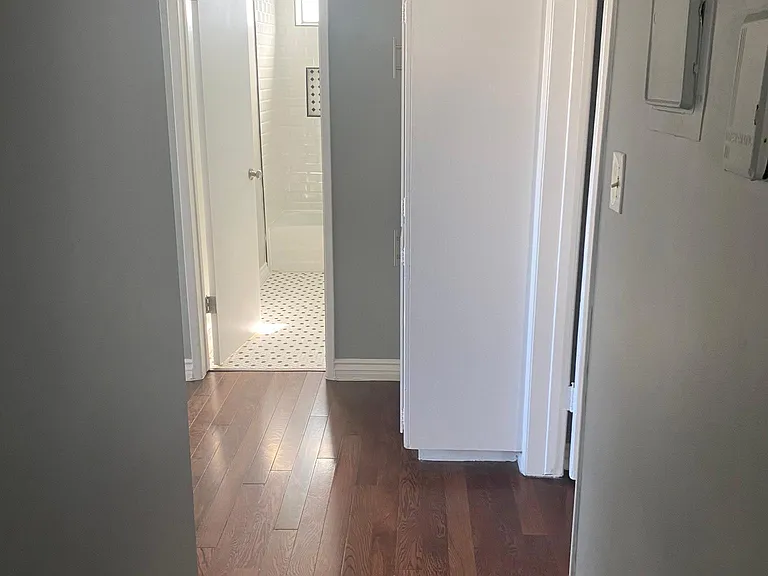 2046 S Sherbourne Dr #6 — Photo 4