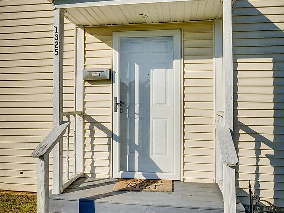 4th image of 1325 Magnolia Ave