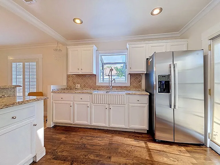 3819 S Van Ness Ave — Photo 18