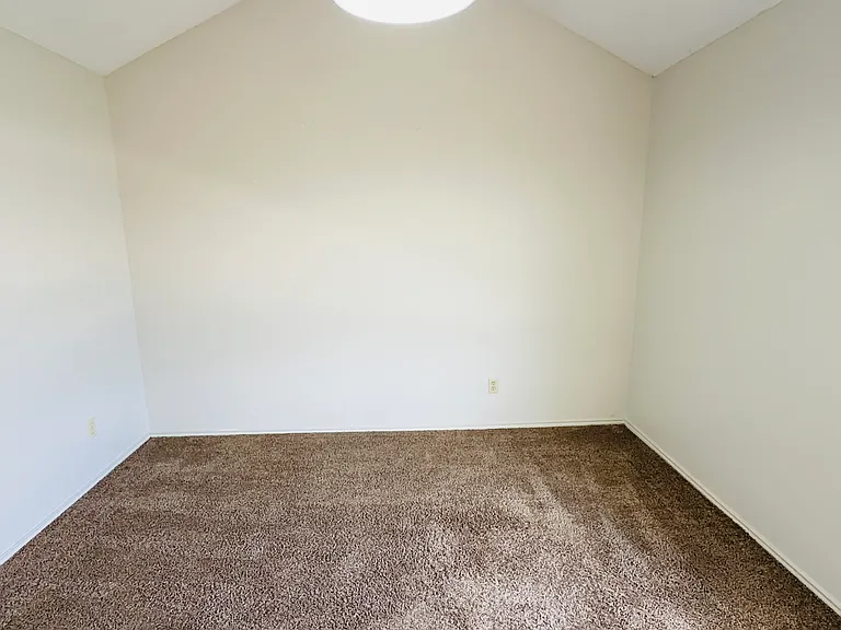 221 Meadow Ct #C — Photo 10
