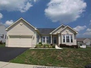 4th image of 33 Sylvia Cir