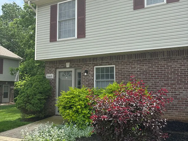 3465 S Oaklawn Cir — Photo 1