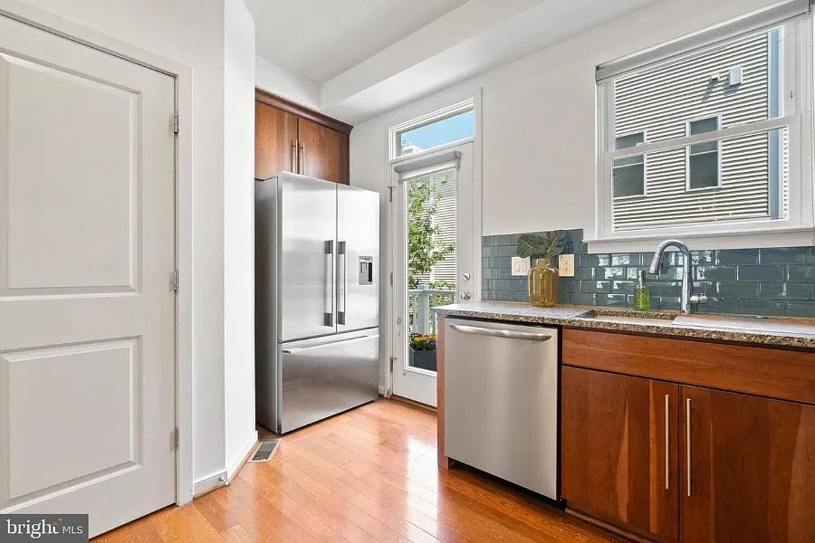 3 bed, 2.5 bath, 1596 sqft, $5,000 — Photo 4