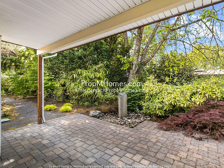 1885 SW Wellington Ave — Photo 23