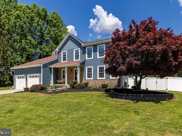 4 Honeysuckle Dr, Robbinsville, NJ 08691