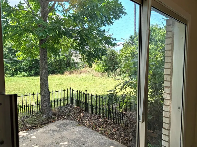 402 Skyline Ave — Photo 8