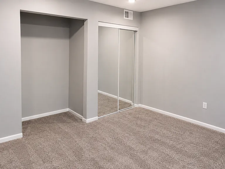 Corby Grove Apartments — Photo 10
