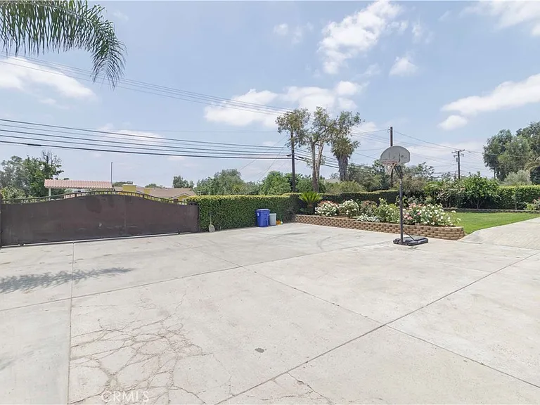 10249 Jurupa Rd — Photo 21