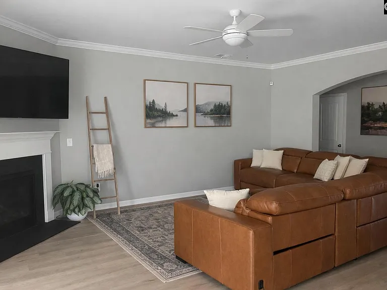 918 Appian Way — Photo 3