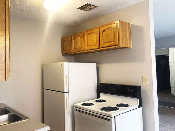 4th image of 440 Ludlow Ave #4