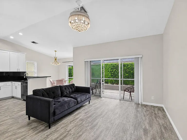 208 Caribe Ct — Photo 6