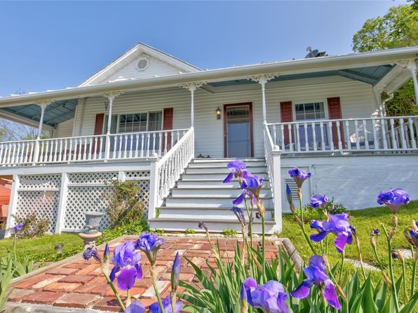 18 E Clinton St, Grafton, IL 62037