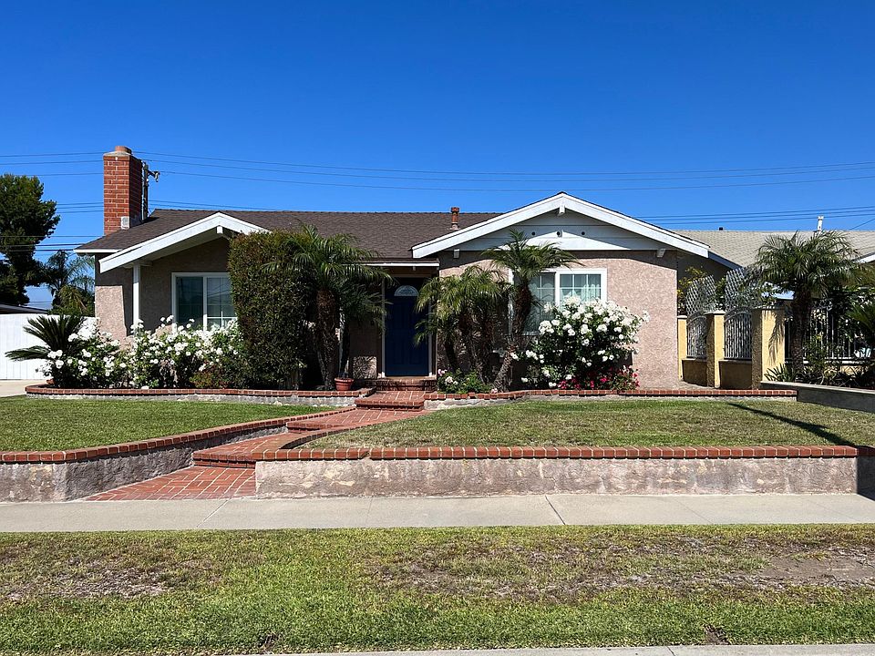 Welcome to this fantastic single-family home with curbside appeal