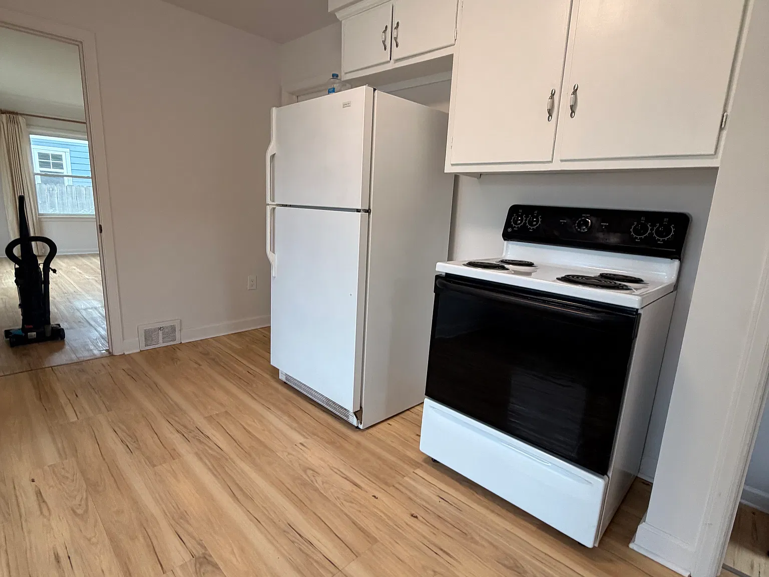 3 bed, 1087 sqft, $1,895 — Photo 3