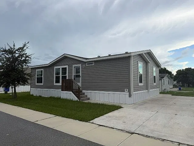 3 bed, 1120 sqft, $2,100 — Photo 1