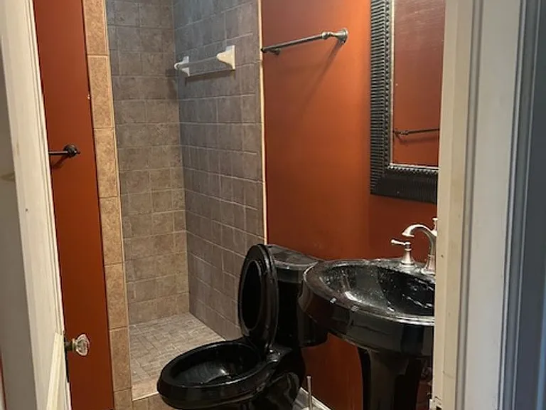 1301 Pickett St — Photo 20