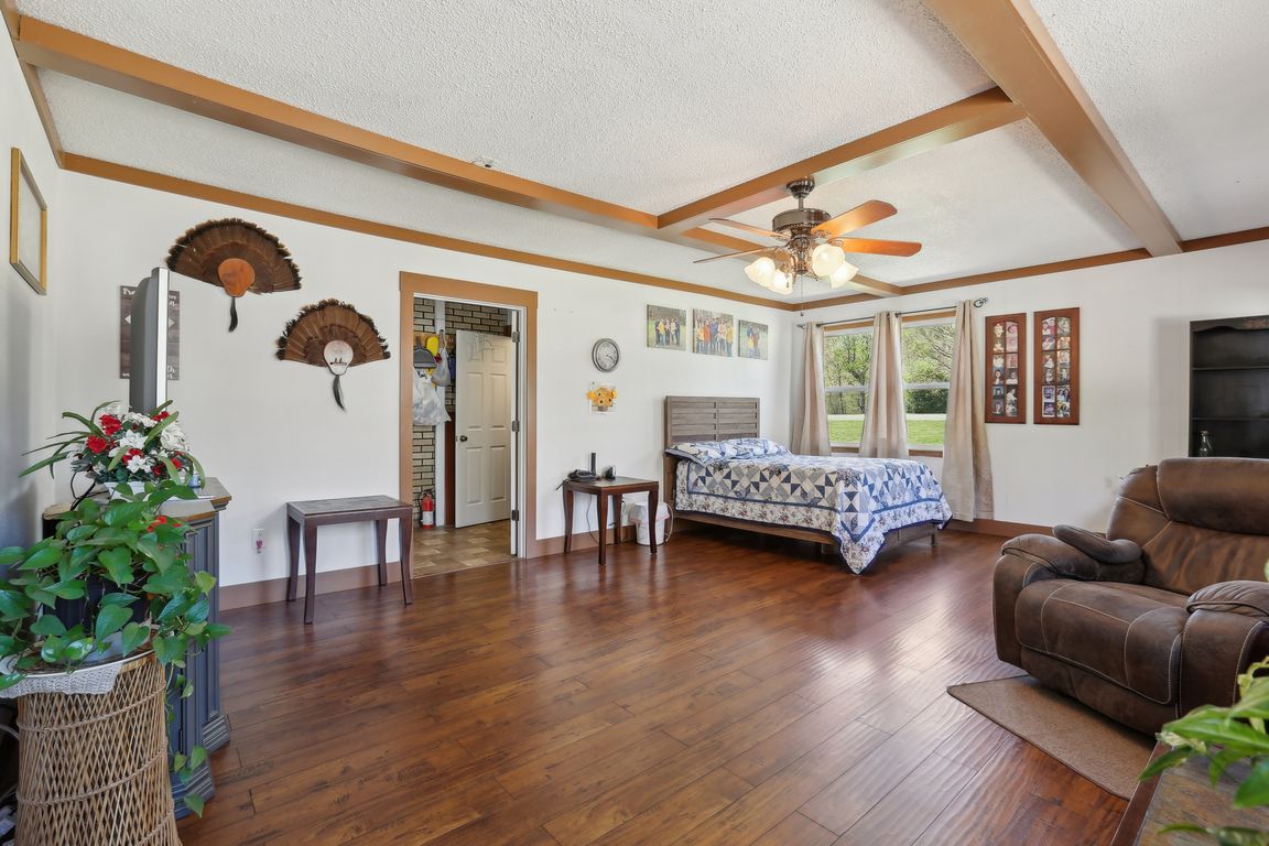 Lakeview Cir-1604-036.jpg