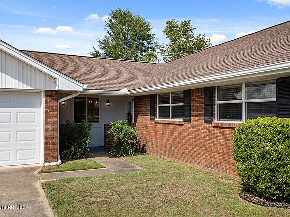 2nd image of 15448 Parkwood Dr N