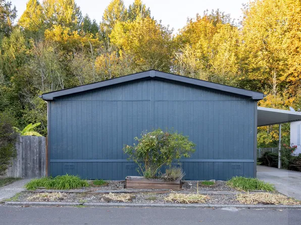 17957 S Country Village Dr, Oregon City, OR 97045