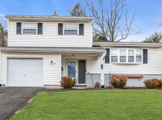 40 Drake Rd, Somerset, NJ 08873