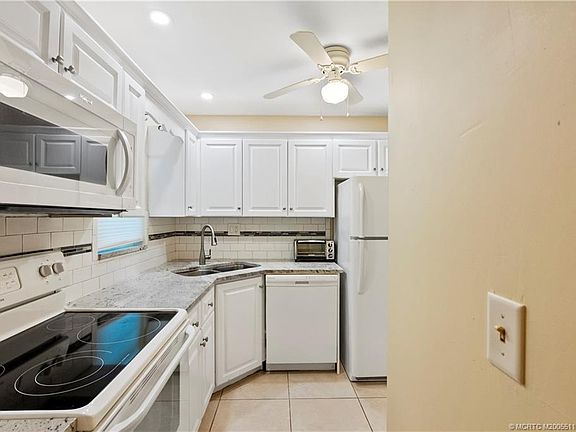 3rd image of 1905 SW Palm City Rd APT C