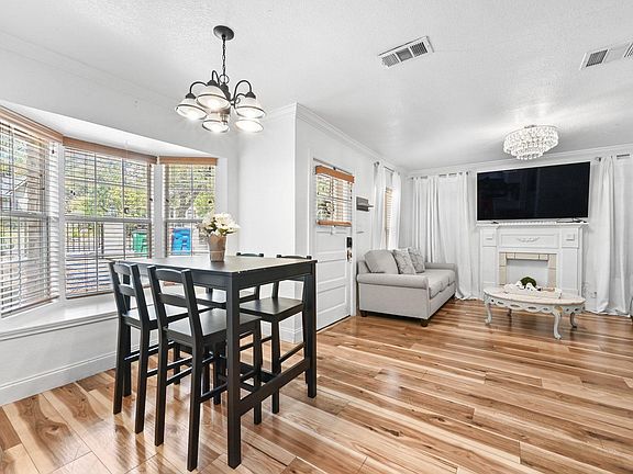4th image of 3503 Robinson Ave