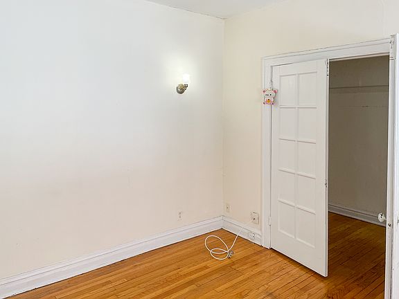 3rd image of 432 1/2 W Surf St #109