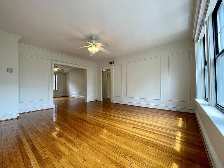 6323 S Rosebury Ave #2E — Photo 2