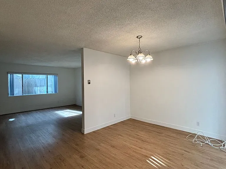 2439 Chelsea Pl — Photo 10