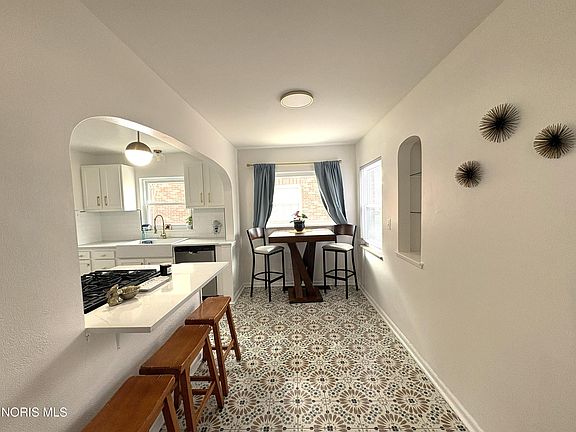 4th image of 2928 Northwood Ave
