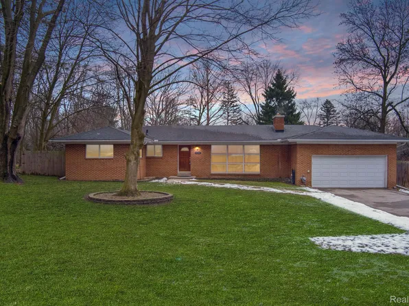 30580 Balewood St, Southfield, MI 48076