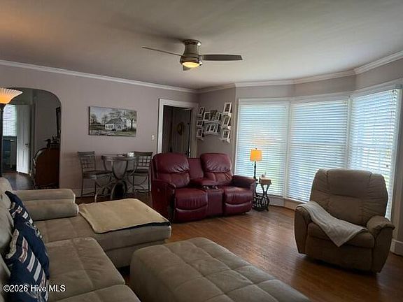 4th image of 104 Locust Street