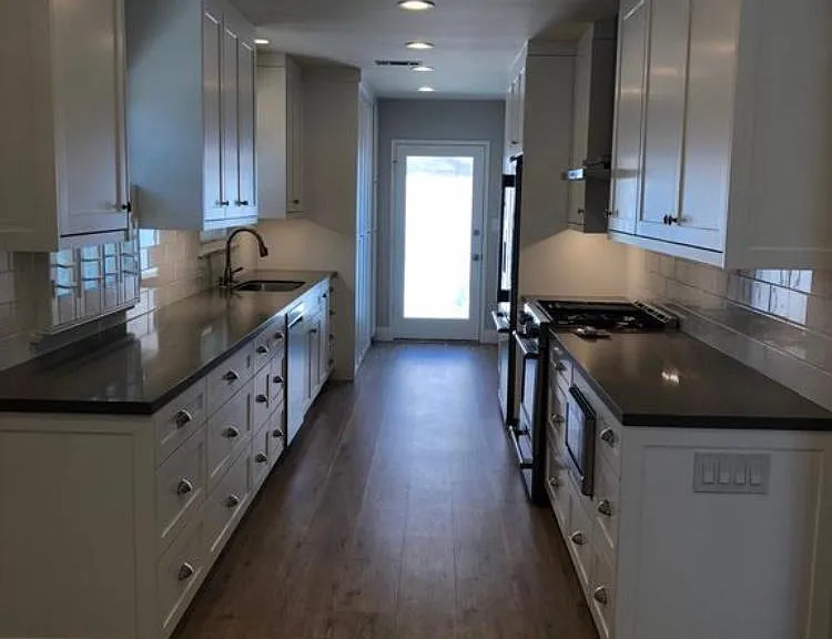 413 W Acacia Ave — Photo 5