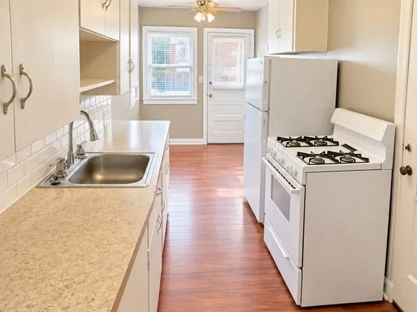 Dundee Village, 816 N 46th St #1, Omaha, NE 68132