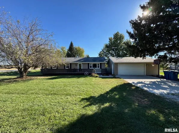 1024 S Mississippi St, Blue Grass, IA 52726