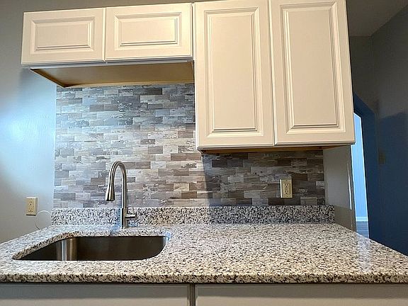 4th image of 501 1/2 Hamilton St