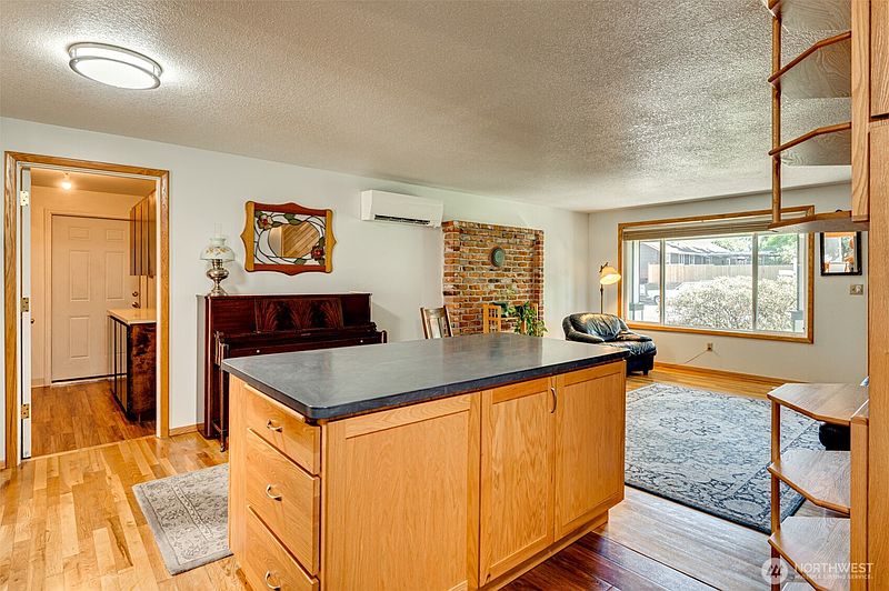 5th image of 1004 NE 84th Avenue