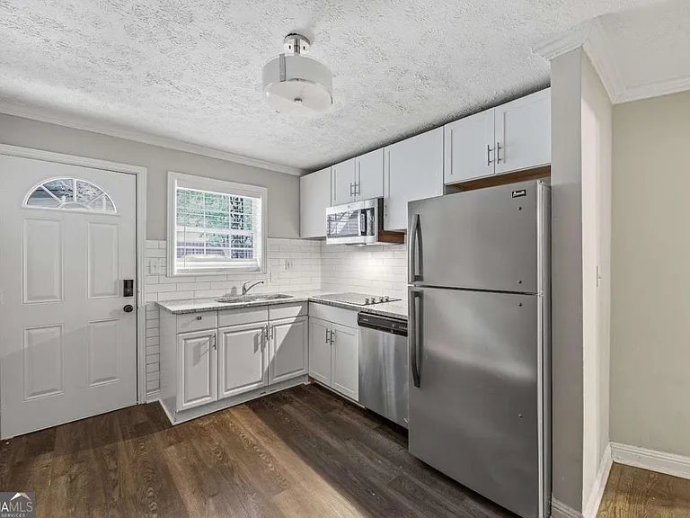 21 Delmont Dr N #5 — Photo 16