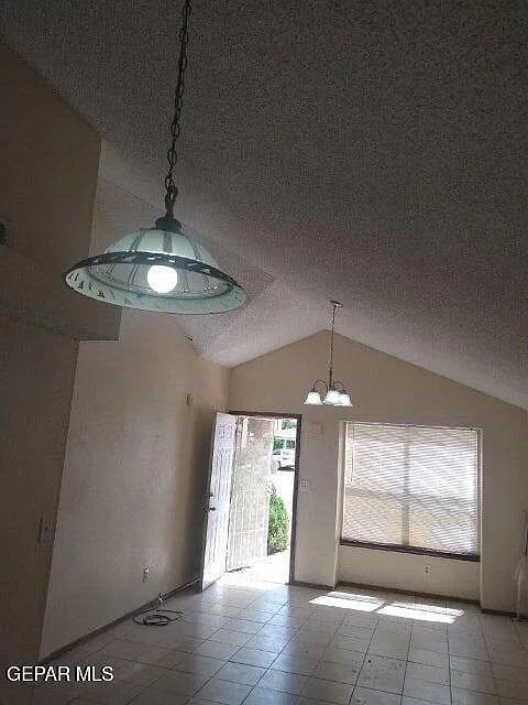 2 bed, 1.0 bath, 853 sqft, $1,095 — Photo 3