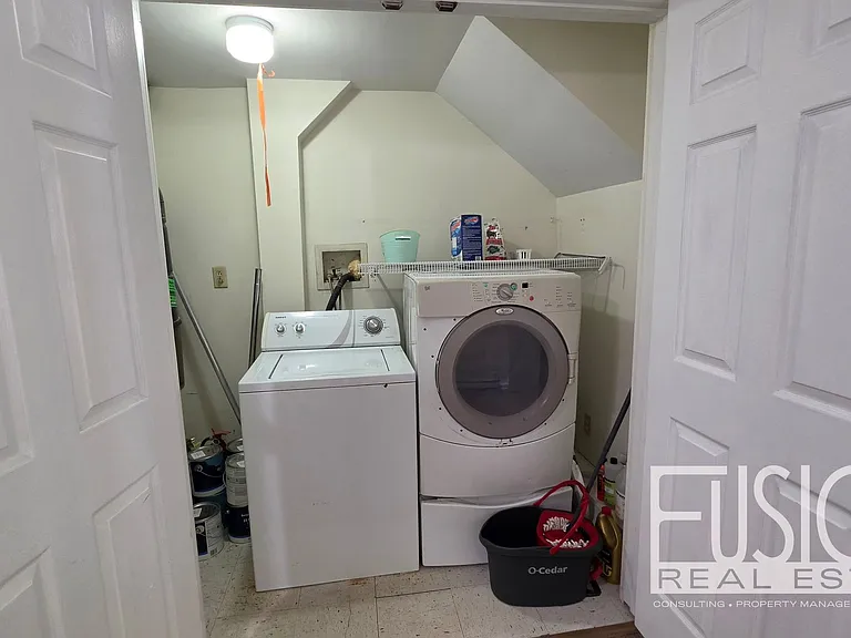 446 Colchester Ave — Photo 15