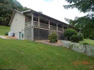 957 Mudlick Run Rd, Fairmont, WV 26554