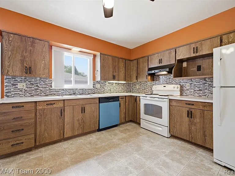 8512 Norborne Ave — Photo 12