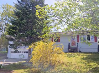 9 Meadow Ln, Lewiston, ME 04240